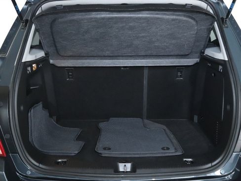 Used 2022 Chevrolet Trax LT w/ LT Convenience Package image 28