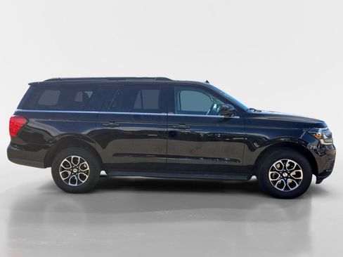 Used 2024 Ford Expedition Max XLT image 7