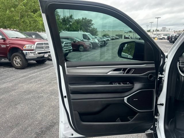 Used 2023 Dodge Charger SXT w/ Blacktop Package AWD/4WD image 39