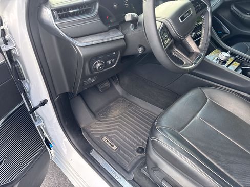 Certified 2023 Jeep Grand Cherokee Overland AWD/4WD image 18