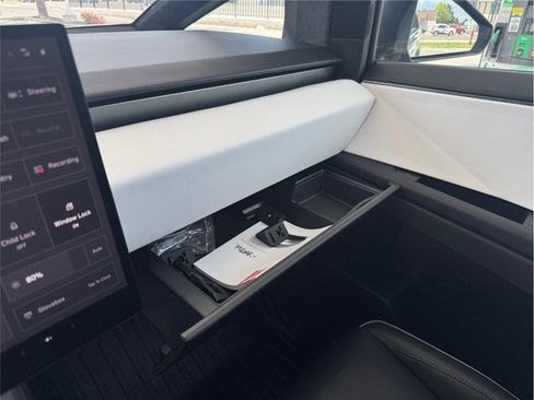 Used 2024 Tesla Cybertruck AWD Crew Cab image 27