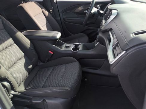 Used 2024 GMC Terrain SLE image 27