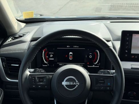 Used 2024 Nissan Rogue Platinum image 31