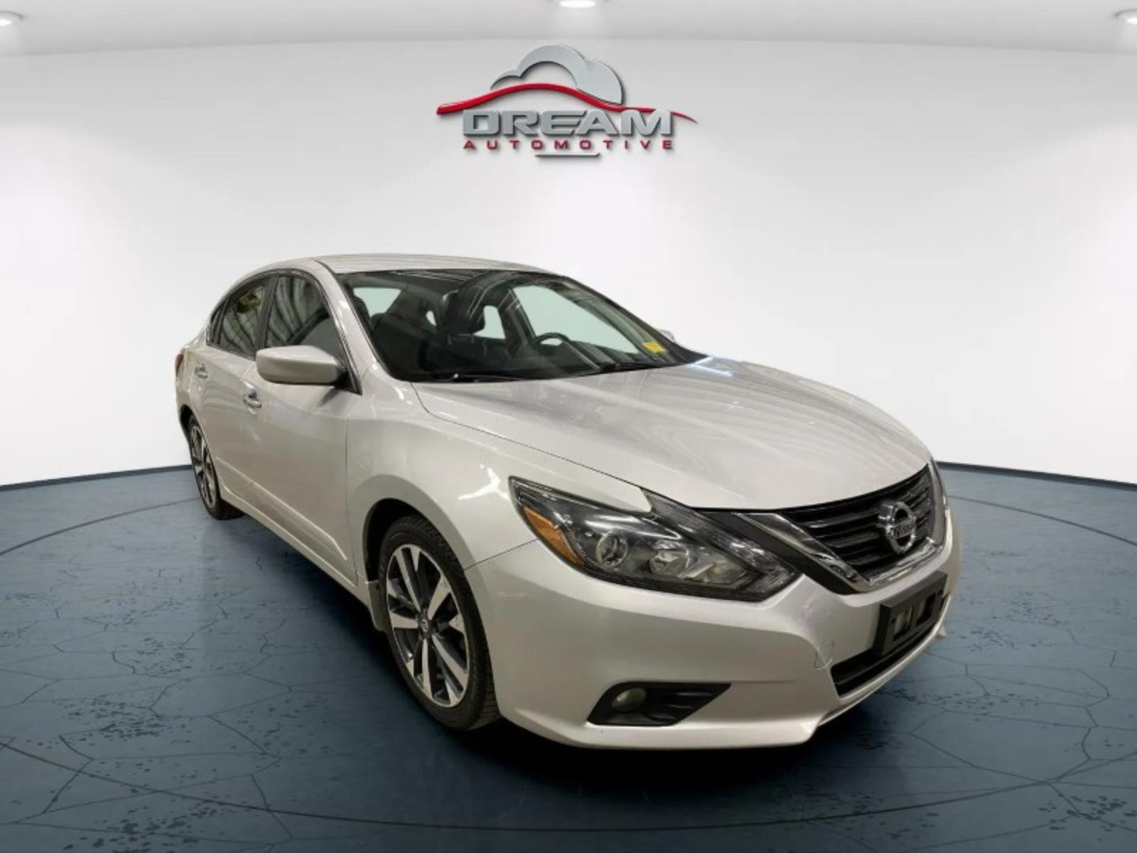 Used 2017 Nissan Altima 2.5 SR w/ LED Appearance Package FWD image 1