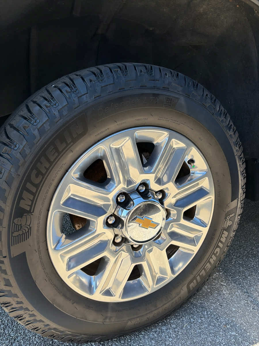 Used 2024 Chevrolet Silverado 2500 High Country w/ High Country Premium Package AWD/4WD image 14