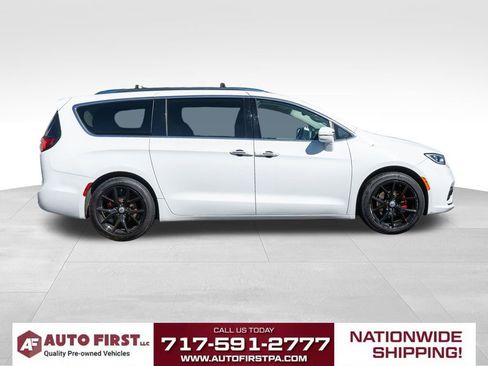 Used 2021 Chrysler Pacifica Touring-L FWD image 2