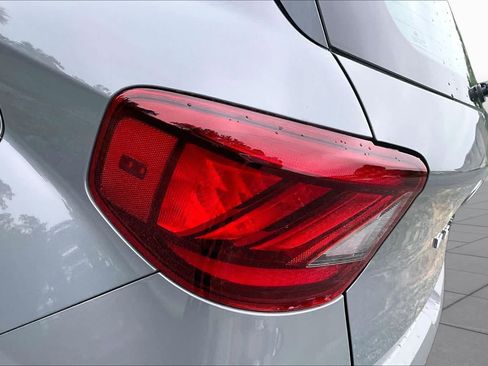 Used 2021 Hyundai Venue SEL w/ Premium Package FWD image 29