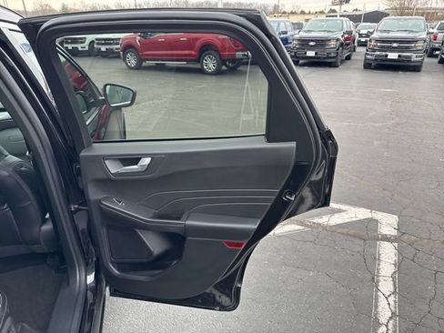 Used 2025 Ford Escape SE FWD image 34