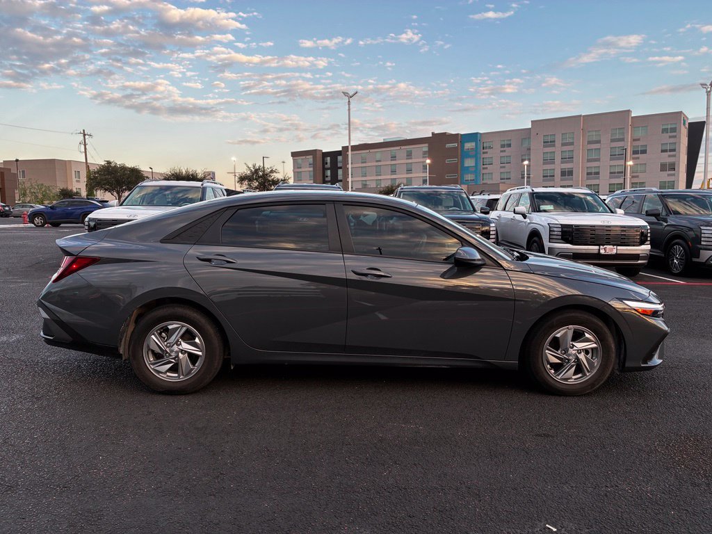 Certified 2026 Hyundai Elantra SE FWD image 6