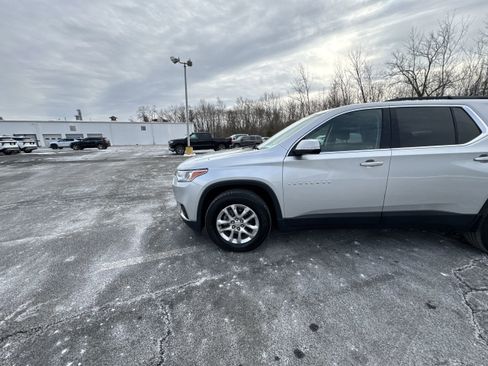 Used 2021 Chevrolet Traverse LT image 34