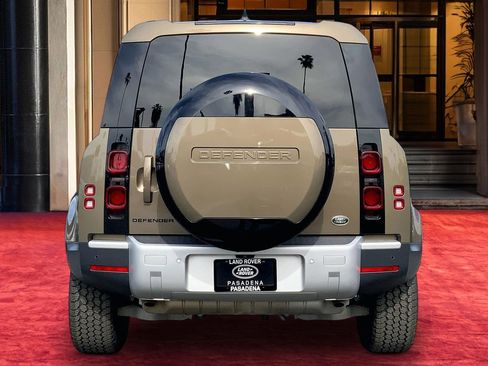 Used 2023 Land Rover Defender 110 S image 4