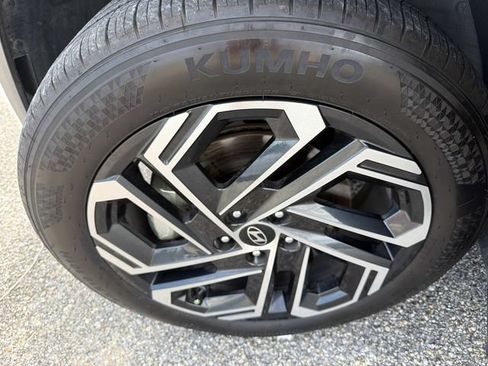 Used 2025 Hyundai Tucson Limited FWD image 32