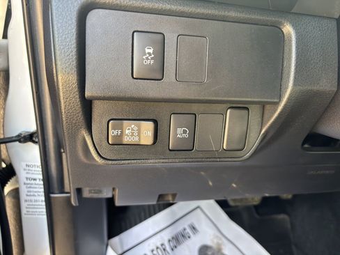Used 2022 Toyota Tacoma SR w/ SR Convenience Package RWD image 15