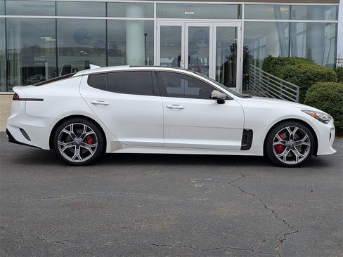 Used 2019 Kia Stinger GT2 image 3