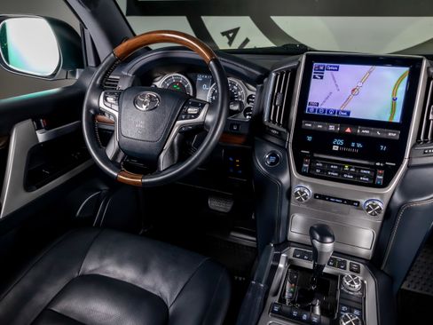 Used 2020 Toyota Land Cruiser Heritage Edition image 6