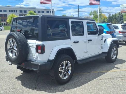 Used 2022 Jeep Wrangler Unlimited Sahara AWD/4WD image 5