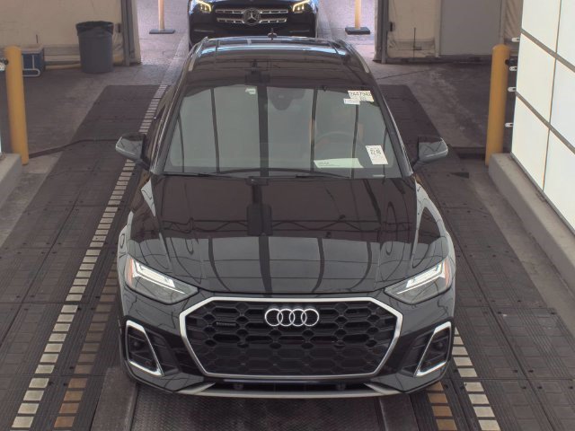 Used 2023 Audi Q5 2.0T Premium w/ Convenience Package AWD/4WD image 2
