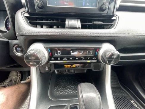 Used 2019 Toyota RAV4 XLE FWD image 35