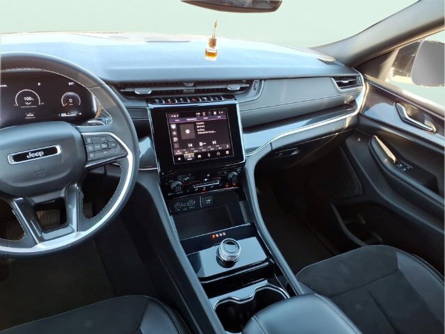 Used 2023 Jeep Grand Cherokee Altitude AWD/4WD image 19