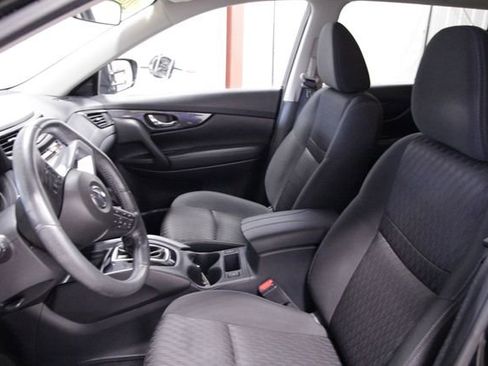 Used 2018 Nissan Rogue SV w/ Premium Package image 13