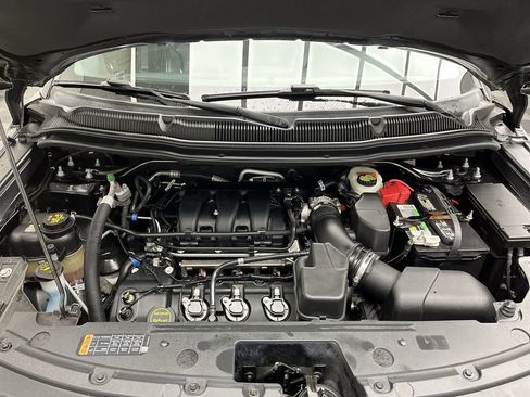 Used 2019 Ford Explorer XLT w/ Equipment Group 202A AWD/4WD image 31