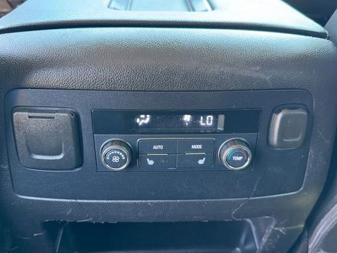 Used 2018 Chevrolet Suburban LT w/ LT Signature Package AWD/4WD image 32