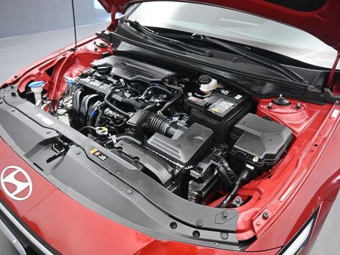 Used 2025 Hyundai Elantra Sport FWD image 48