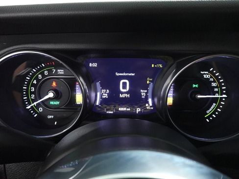 Used 2023 Jeep Wrangler Unlimited Sahara AWD/4WD image 19