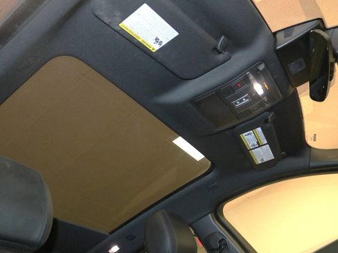 Used 2020 Jaguar E-PACE SE image 71