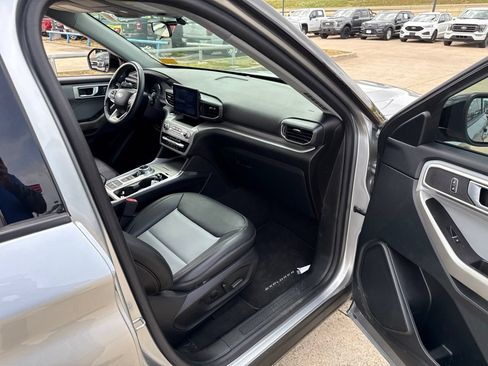 Used 2023 Ford Explorer XLT w/ Equipment Group 202A RWD image 15