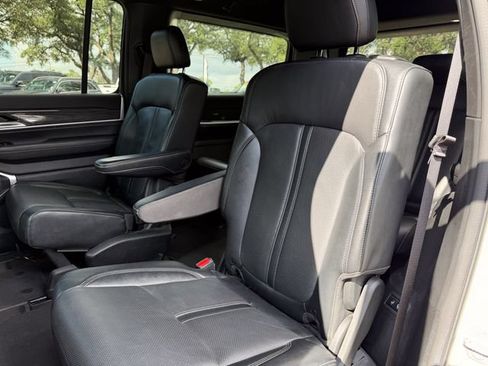 Used 2022 Jeep Wagoneer Series III w/ Flexible Seating Group AWD/4WD image 19