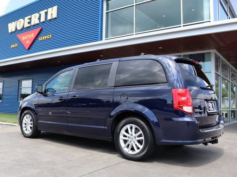 Used 2014 Dodge Grand Caravan SXT w/ Rear Park Assist Package FWD image 4
