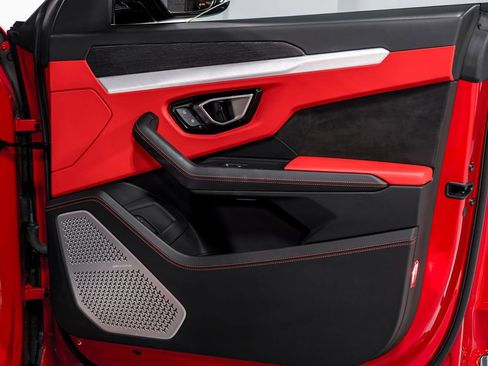 Used 2019 Lamborghini Urus image 45