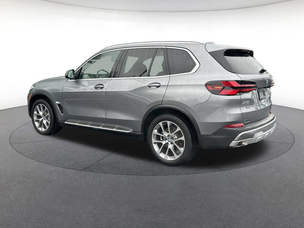 Used 2025 BMW X5 xDrive40i AWD/4WD image 3