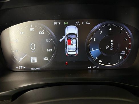 Used 2019 Volvo XC40 T5 Momentum image 23