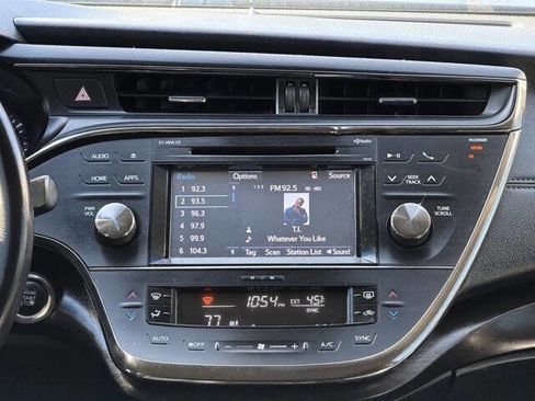Used 2018 Toyota Avalon XLE w/ Carpet Mat Package FWD image 16