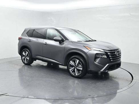 Used 2026 Nissan Rogue SL FWD image 2