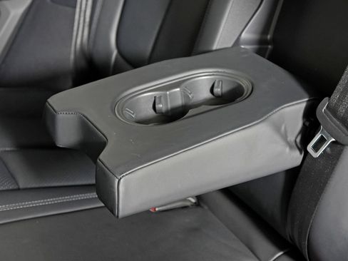 Certified 2023 Porsche Macan S AWD/4WD image 38
