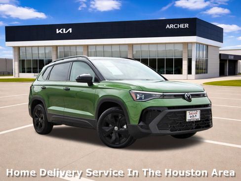 Used 2025 Volkswagen Taos SE FWD image 1