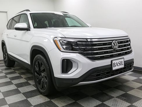 New 2026 Volkswagen Atlas SE image 2