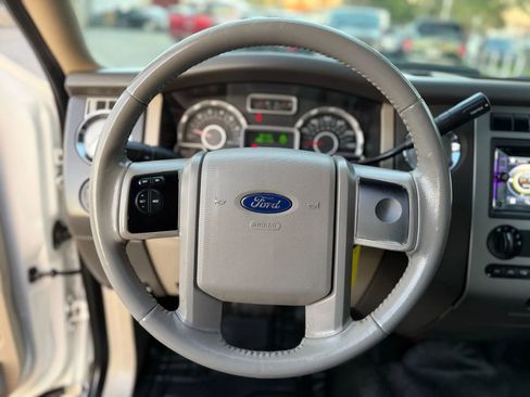 Used 2010 Ford Expedition XLT AWD/4WD image 25
