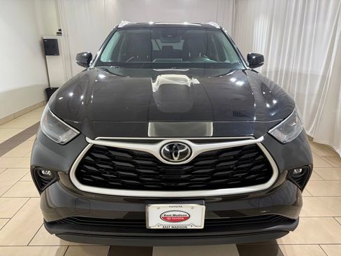 Used 2023 Toyota Highlander XLE AWD/4WD image 8