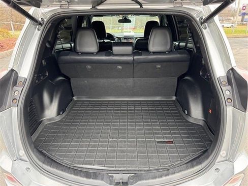 Used 2016 Toyota RAV4 SE image 14