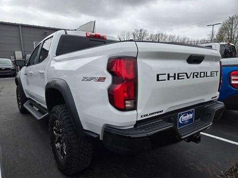 Used 2025 Chevrolet Colorado ZR2 w/ Technology Package AWD/4WD image 4