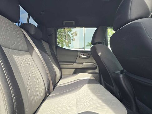 Certified 2022 Toyota Tacoma TRD Off-Road image 10