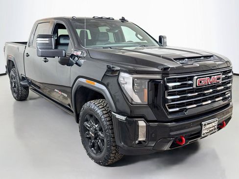 Used 2024 GMC Sierra 2500 AT4 w/ AT4 Premium Plus Package AWD/4WD image 3