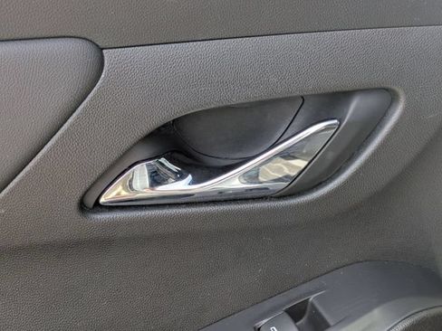 Used 2022 Chevrolet Traverse LT FWD image 27