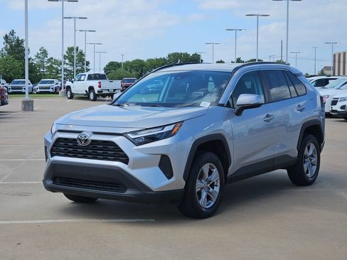 Used 2024 Toyota RAV4 XLE FWD image 3