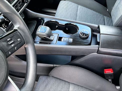 Used 2021 Nissan Rogue S AWD/4WD image 17