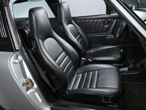 Used 1988 Porsche 911 Carrera RWD image 6